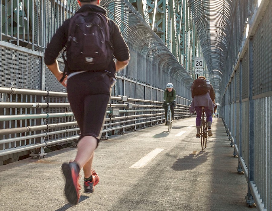 Active mobility | Jacques Cartier Bridge: the multipurpose path and sidewalk will be open 24/7 starting Friday, April 7