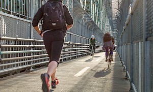 Active mobility | Jacques Cartier Bridge: the multipurpose path and sidewalk will be open 24/7 starting Friday, April 7